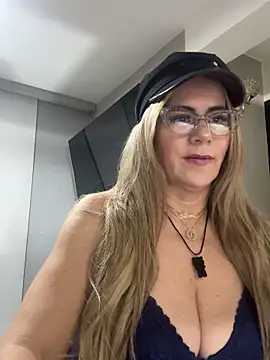 Snapshot of LARIANA_RIVERA23 chatting on 19, 2, 2025 LARIANA RIVERA23 online show from 19, 2, 2025