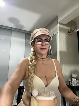 Snapshot of LARIANA_RIVERA23 chatting on 5, 11, 2025 LARIANA RIVERA23 online show from 5, 11, 2025