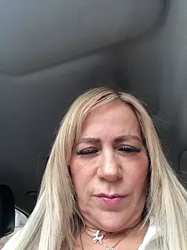 LARIANA RIVERA23 online show from 23, 4, 2026