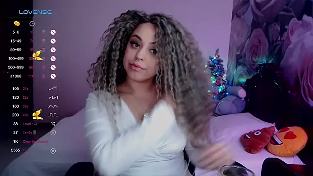 Snapshot of _Just_a_queen_3 chatting on 4, 1, 2025 Just a queen 3 online show from 4, 1, 2025