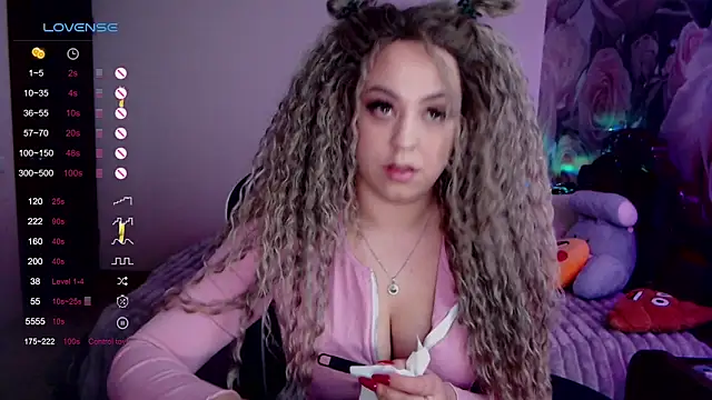 Snapshot of _Just_a_queen_3 chatting on 29, 1, 2025 Just a queen 3 online show from 29, 1, 2025