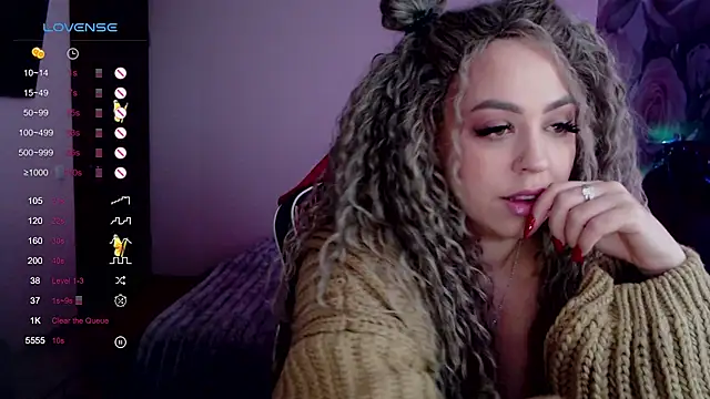 Snapshot of _Just_a_queen_3 chatting on 1, 2, 2025 Just a queen 3 online show from 1, 2, 2025