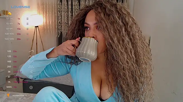 Snapshot of _Just_a_queen_3 chatting on 1, 10, 2025 Just a queen 3 online show from 1, 10, 2025