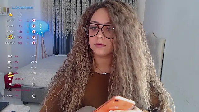 Snapshot of _Just_a_queen_3 chatting on 18, 11, 2025 Just a queen 3 online show from 18, 11, 2025