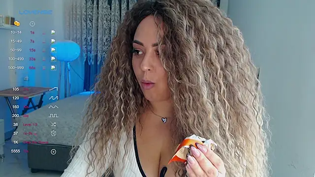 Snapshot of _Just_a_queen_3 chatting on 2, 12, 2025 Just a queen 3 online show from 2, 12, 2025