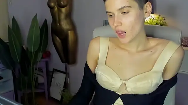 Snapshot of sarah_perfect chatting on 8, 11, 2025 sarah perfect online show from 8, 11, 2025