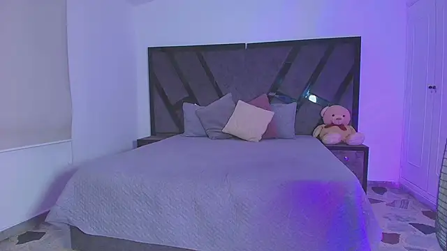 Snapshot of CandyMeyerss_ chatting on 8, 3, 2025 CandyMeyerss online show from 8, 3, 2025