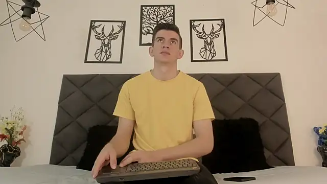 Snapshot of MikaelSlow chatting on 20, 2, 2025 MikaelSlow online show from 20, 2, 2025