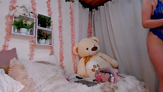 Idara and Edahi01 online show from 6, 11, 2025