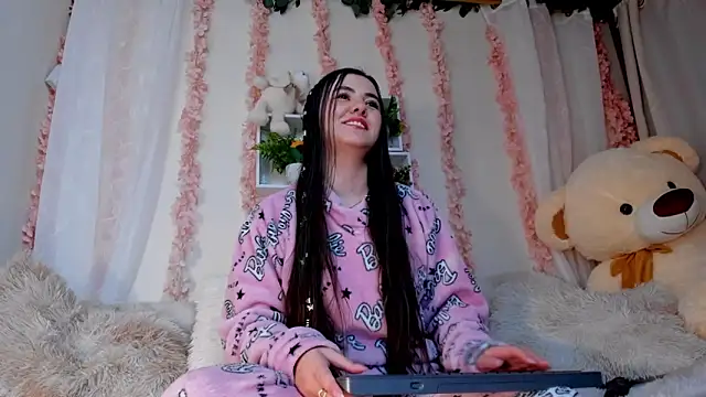 Idara and Edahi01 online show from 14, 11, 2025