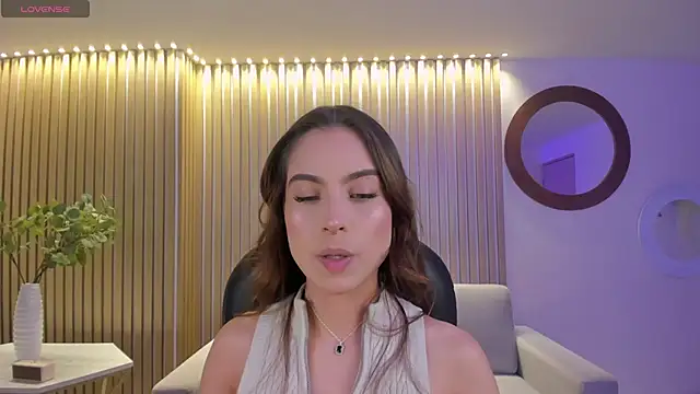 Snapshot of MarianneLane chatting on 20, 12, 2024 MarianneLane online show from 20, 12, 2024