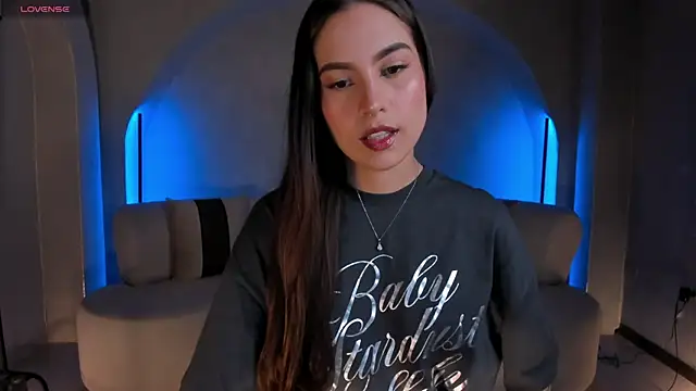 Snapshot of MarianneLane chatting on 26, 11, 2025 MarianneLane online show from 26, 11, 2025