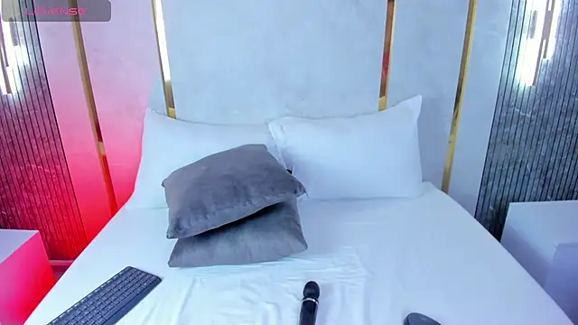 amor smith  online show from 28, 11, 2025