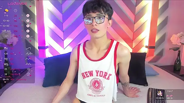 Snapshot of cherryy_boy chatting on 14, 2, 2025 cherryy boy online show from 14, 2, 2025