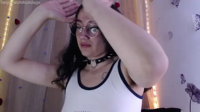 Snapshot of Tanya_WorldBondage chatting on 5, 6, 2026 Tanya WorldBondage online show from 5, 6, 2026