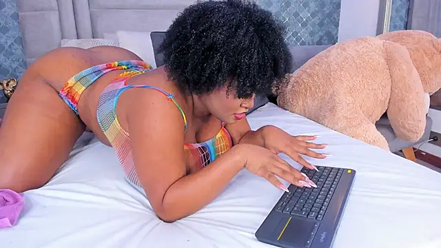 NiiaMoore online show from 28, 2, 2025