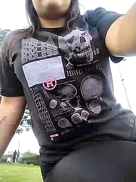 Snapshot of Liancy chatting on 13, 12, 2024 Liancy online show from 13, 12, 2024