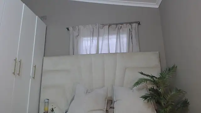 naughtyblackdolie online show from 28, 2, 2025