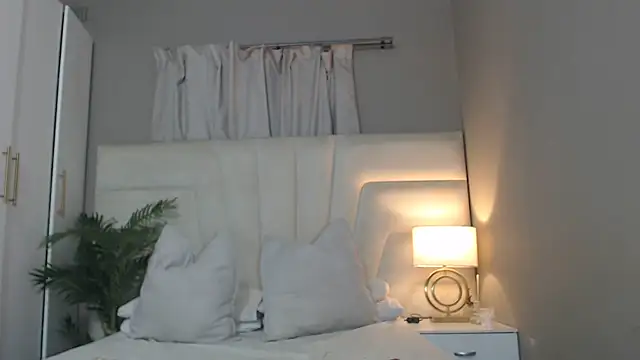 naughtyblackdolie online show from 25, 10, 2025