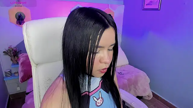 Hanna  Becker  online show from 14, 12, 2024