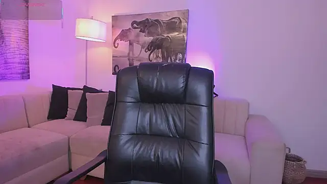 Snapshot of alaia7h chatting on 8, 11, 2025 alaia7h online show from 8, 11, 2025