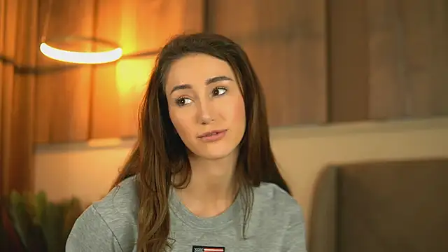 EmilyRaymont online show from 6, 3, 2025