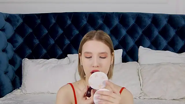 LiliLinn online show from 18, 2, 2025