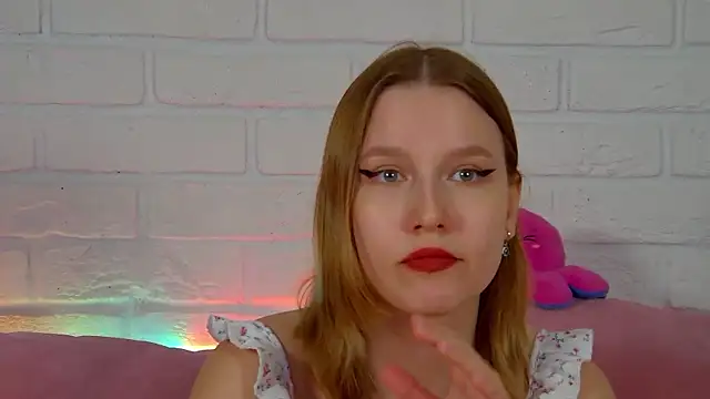 LiliLinn online show from 25, 4, 2026