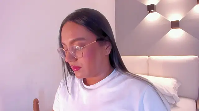 Snapshot of ellamontoya chatting on 23, 9, 2025 ellamontoya online show from 23, 9, 2025