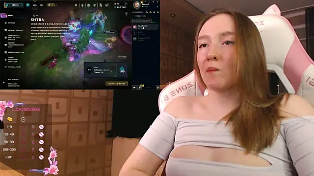 Snapshot of MoonlishSiren chatting on 3, 10, 2025 MoonlishSiren online show from 3, 10, 2025