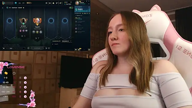 Snapshot of MoonlishSiren chatting on 12, 10, 2025 MoonlishSiren online show from 12, 10, 2025