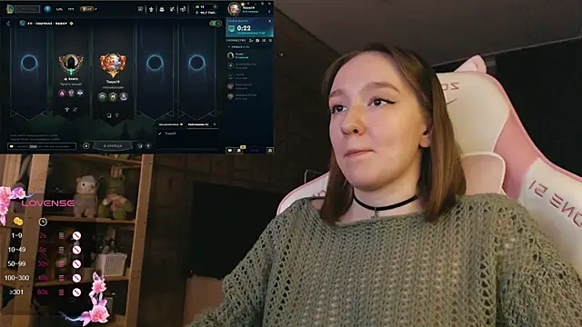 Snapshot of MoonlishSiren chatting on 8, 11, 2025 MoonlishSiren online show from 8, 11, 2025