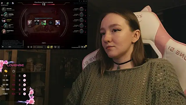 Snapshot of MoonlishSiren chatting on 4, 12, 2025 MoonlishSiren online show from 4, 12, 2025