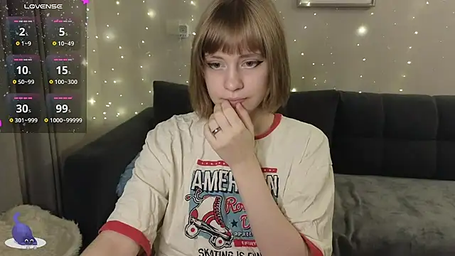 Snapshot of HermioneHHH chatting on 8, 12, 2024 HermioneHHH online show from 8, 12, 2024