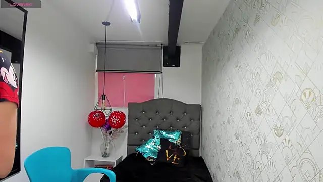 LiaCooper  online show from 5, 3, 2025