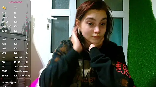 Sophie Bell online show from 5, 3, 2025