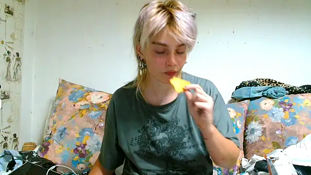 Sophie Bell online show from 5, 7, 2026