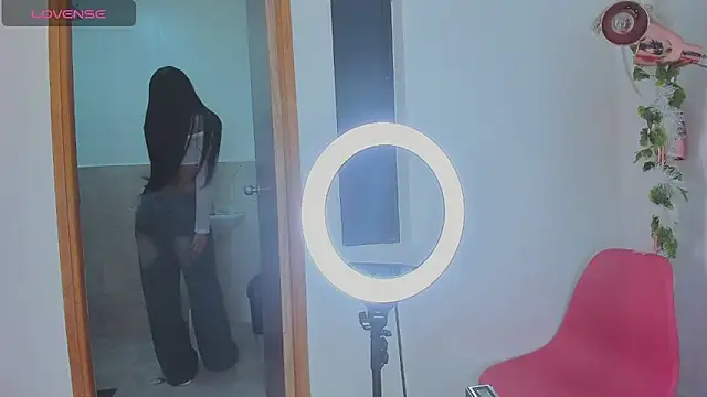 Nicole Paradise online show from 17, 10, 2025