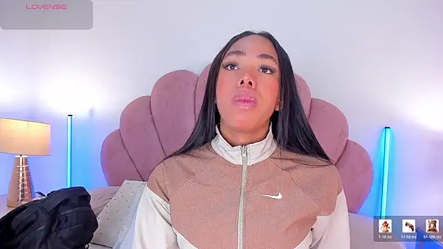 Nicole Paradise online show from 3, 3, 2026