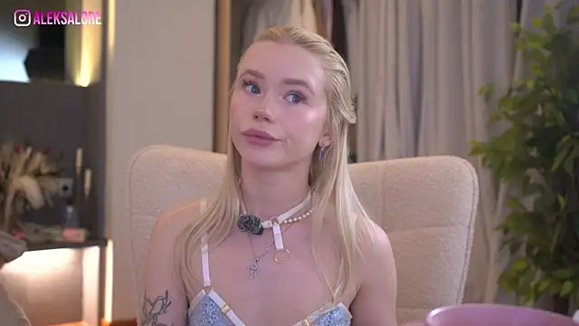 LexieLoree online show from 25, 4, 2026
