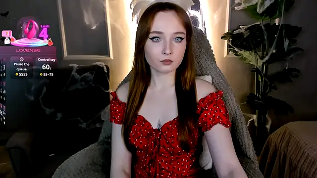 Snapshot of Emma_Chery chatting on 18, 10, 2025 Emma Chery online show from 18, 10, 2025