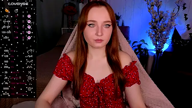 Snapshot of Emma_Chery chatting on 30, 10, 2025 Emma Chery online show from 30, 10, 2025