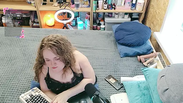 MiniNatalie online show from 5, 4, 2026