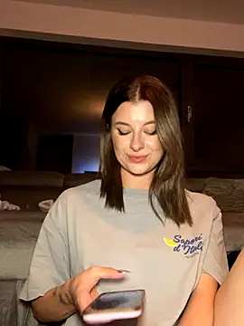 Mia-Minou online show from 9, 9, 2025