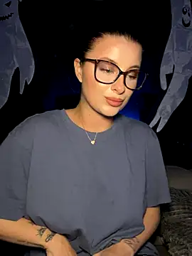 Mia-Minou online show from 7, 10, 2025