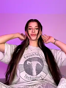 Mia-Minou online show from 9, 11, 2025