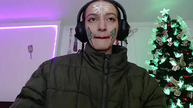 Snapshot of Eloise-brown chatting on 17, 12, 2024 Eloise-brown online show from 17, 12, 2024