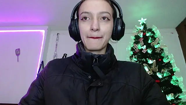 Snapshot of Eloise-brown chatting on 18, 12, 2024 Eloise-brown online show from 18, 12, 2024