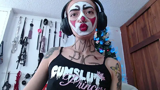 Snapshot of Eloise-brown chatting on 23, 12, 2024 Eloise-brown online show from 23, 12, 2024