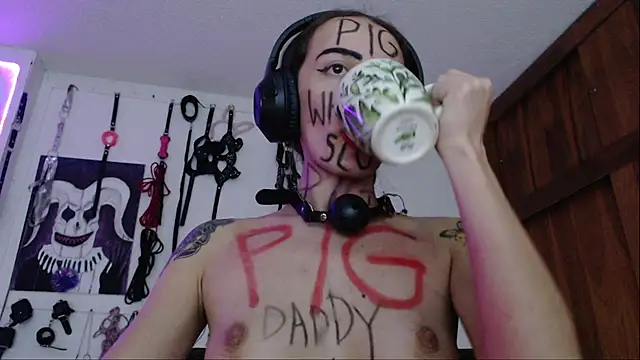 Snapshot of Eloise-brown chatting on 8, 1, 2025 Eloise-brown online show from 8, 1, 2025